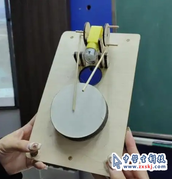 電動(dòng)敲鼓器