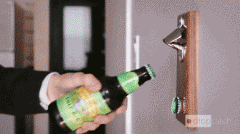 吸住啤酒蓋的磁性開瓶器