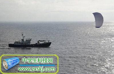 全球首艘用風箏拉動貨輪起航(組圖)
