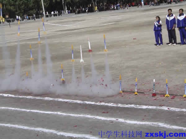 要打仗了嗎？火箭發(fā)射 ^_^