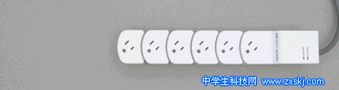 伸縮式插線板